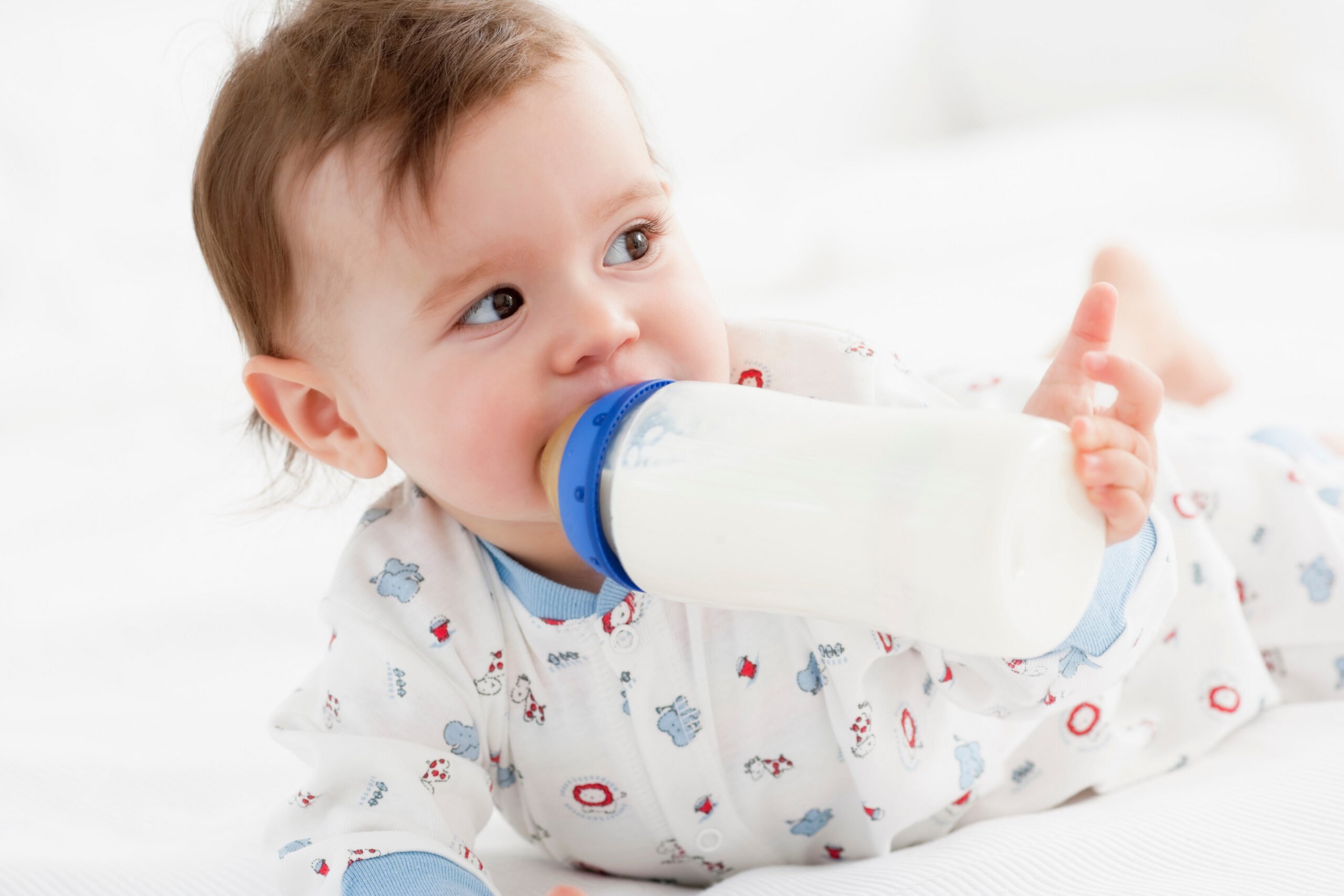 Baby Pushing Bottle Away But Still Hungry? Understand Why & Solutions!